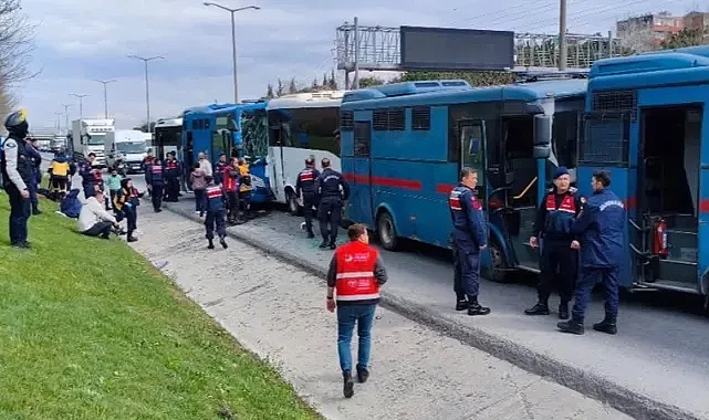 İstanbul'da 4 Cezaevi Sevk Aracı Kaza Yaptı: Yaralılar Var